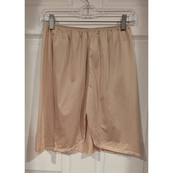 Vanity fair Beige 20 in Half Slip‎ Nylon Skirt SZ M Non Cling Silky Comfortable - Picture 3 of 4